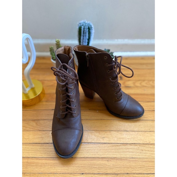 Brown Laced Boots Size 8.5 - Picture 3 of 4